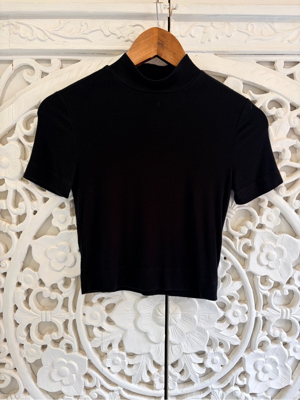 Aritzia Babaton Gonzalo T-Shirt XS Black Ribbed Mock Neck Crop Top